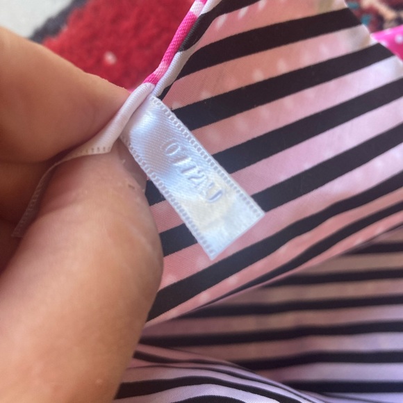 American Girl hot pink and black diagonal stripe bedspread - Picture 7 of 7